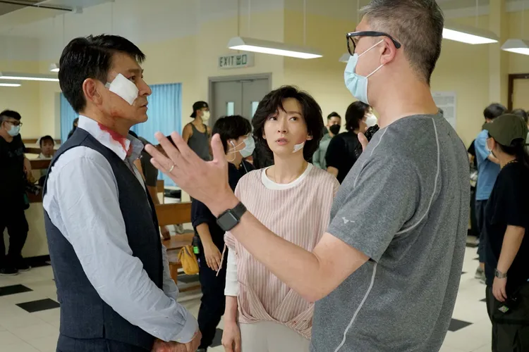 周家怡（中）飾演劉德華（左）太太。龍祥提供