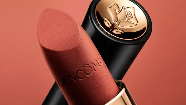 蘭蔻絕對完美唇膏推出7款以棕色調為主軸的色選，各1350元。品牌提供