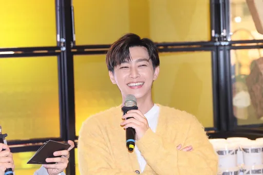 炎亞綸沉潛7個月 現身台中露久違的燦笑