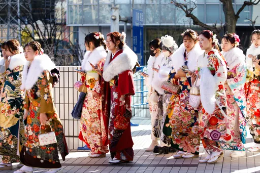 日本疫后首场成人式　樱花妹无罩参加乐开怀