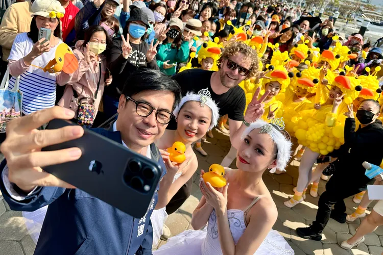 10年前參與跳舞的小朋友如今亭亭玉立。市府提供