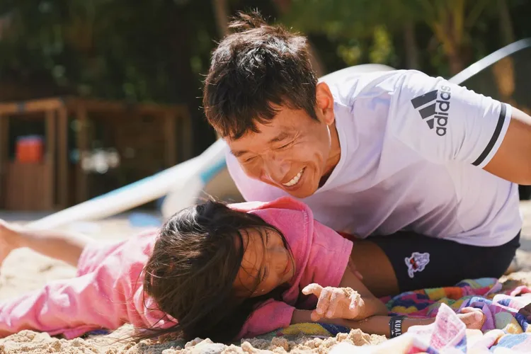 Tony和女兒玩得開心。翻攝隋棠臉書