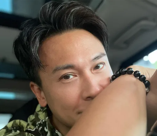 王振復攜女逛Outlet被疑第二春有譜　女伴身分曝光