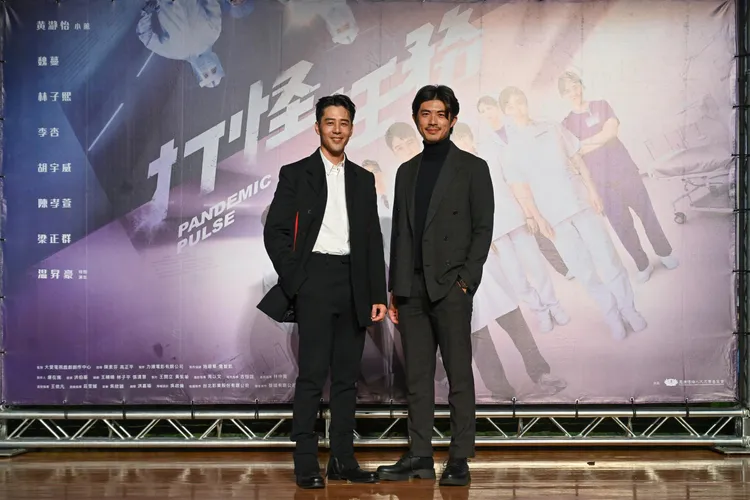 醫師雙帥胡宇威（左）和梁正群。大愛提供