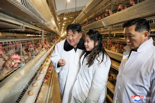 金正恩攜女視察養雞場 看到雞雞蛋蛋盛產笑呵呵