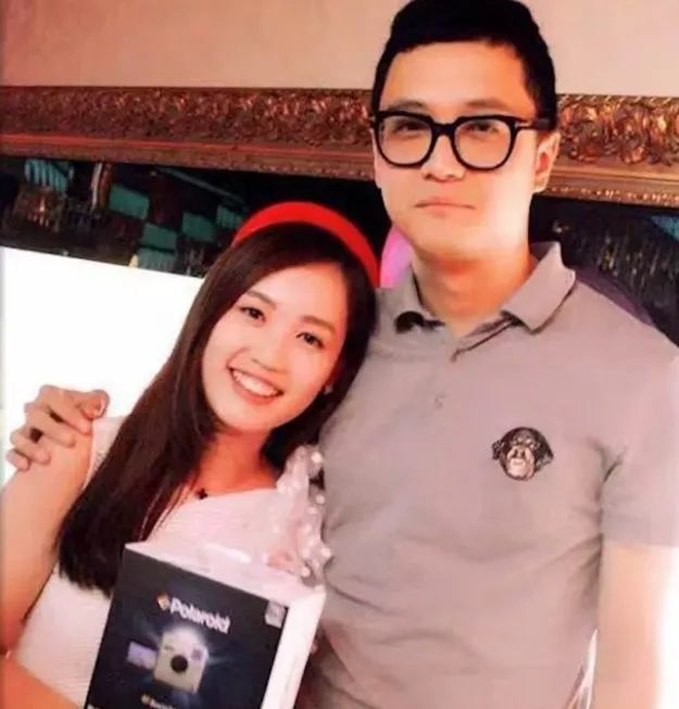 宋喆（右）當王寶強經紀人時意氣風發，與馬蓉（左）過從甚密。翻攝追星課代表微博