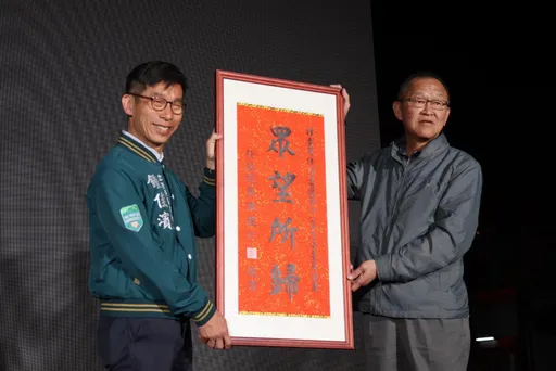 鍾佳濱宣布當選！成功挑戰三連霸　屏東綠營再揮全壘打