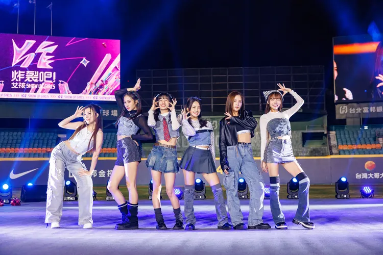 藍隊成員關詩敏（左起）、邱子芯、謝予容、張雅涵、姜巧文、林襄等，陣容堅強。好看娛樂提供