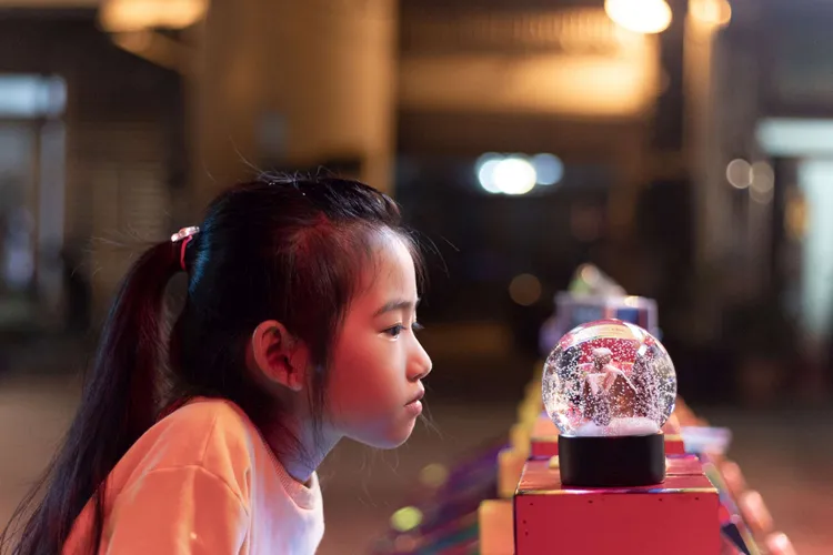 李宜儒飾演懷有和家人一起賞雪夢想的天真小女孩。高雄電影節提供