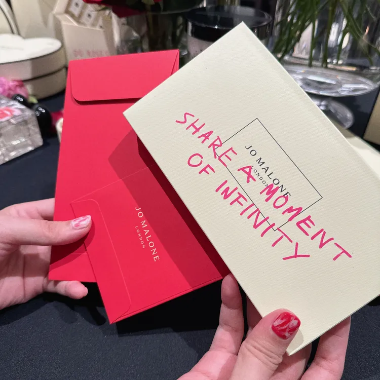 1月15日起消費不限金額贈送的限量紅包袋。張家玲攝