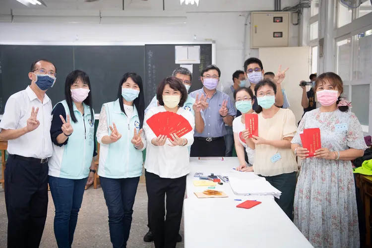 嘉義市在疫情期間首創普發消費振興券，安定民心。嘉市府提供