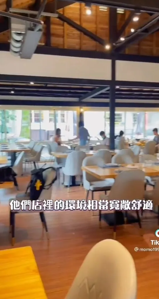 大衛小小羊景觀餐廳用餐環境。TikTok@momo19911224 / IG：momo19911224 提供