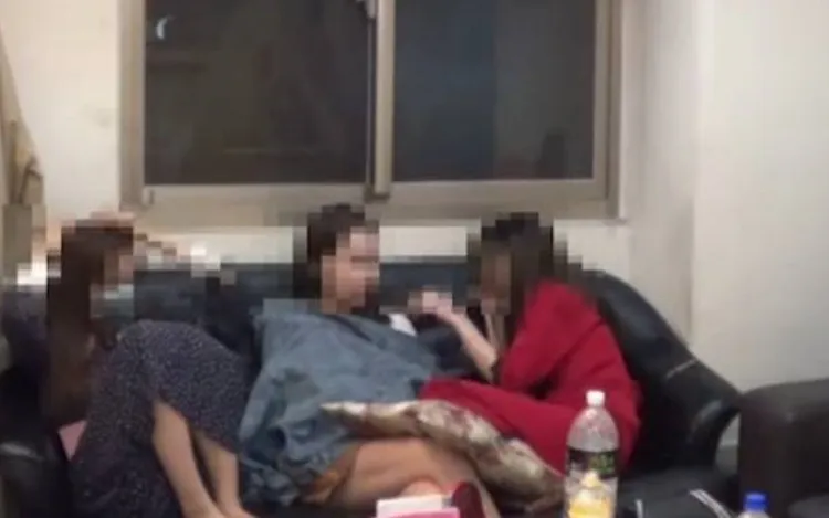 警方直搗淫窟驚見不少賣淫女。翻攝畫面