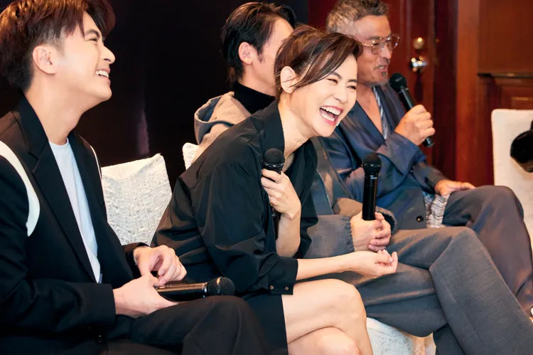 劇組感情良好，宣萱（中）笑開懷。三立提供