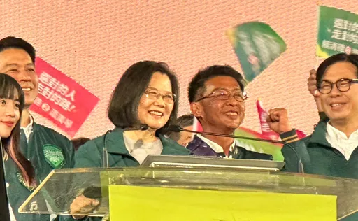 拼輔選!支持者嗨喊「小英我愛妳」 蔡英文:高雄要衝百萬票