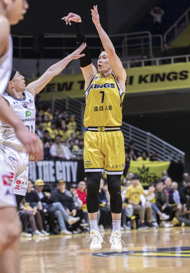 林書豪(右)3分球6投僅中1。PLG