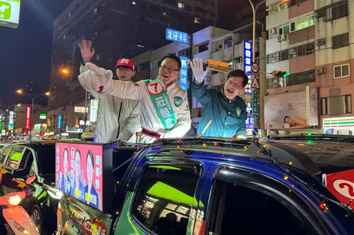 台中第五選區激戰!林佳龍陪莊競程車掃 籲集中選票全力搶救