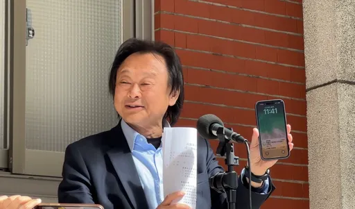 與黃暐瀚用iPhone 15「兄弟機」 王世堅笑:我也知道怎麼加line了