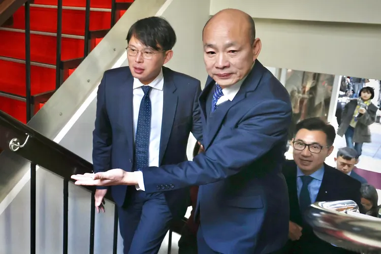 韓國瑜和江啟臣今早到民眾黨團拜會。林林攝