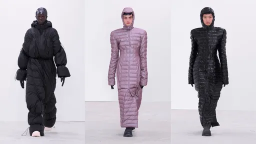 巴黎男装周|RAINS模特是3D雕像 齐穿「制服雨衣」上街头