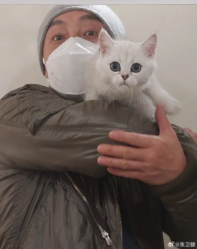 張衛健秀家庭新成員。翻攝張衛健微博