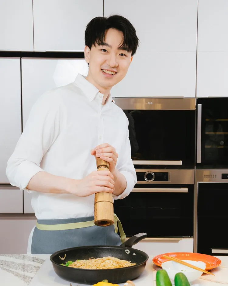 補教名師徐薇的兒子江大成。翻攝自大成小館臉書