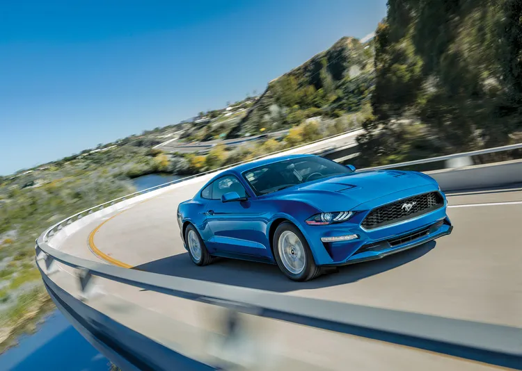 經典美式跑車Ford Mustang EcoBoost Premium，在本月可享現金價179.9萬元購車優惠。業者提供