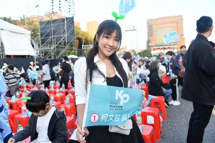 不少年輕柯粉前往凱道。攝影中心