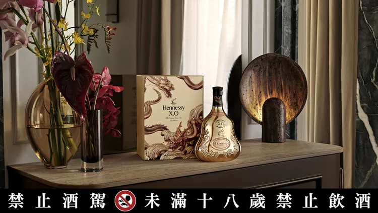 軒尼詩X.O 2024龍年春節限量版，建議售價：NT$6,666。(圖/軒尼詩提供)