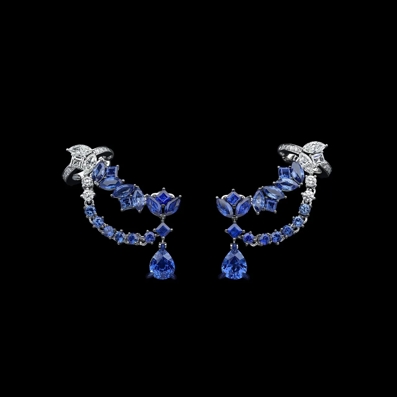 Dior Délicat 藍寶鑽石耳環，18K白金、藍寶主石各2.18與2.09克拉、鑽石、藍寶、藍漆。品牌提供