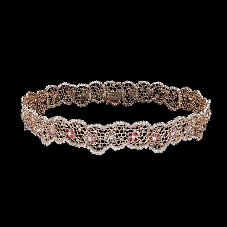 Dearest Dior 粉紅剛玉蕾絲項鍊，玫瑰金、粉紅剛玉、紫色剛玉、粉紅與紅色尖晶石、紫色石榴石。品牌提供