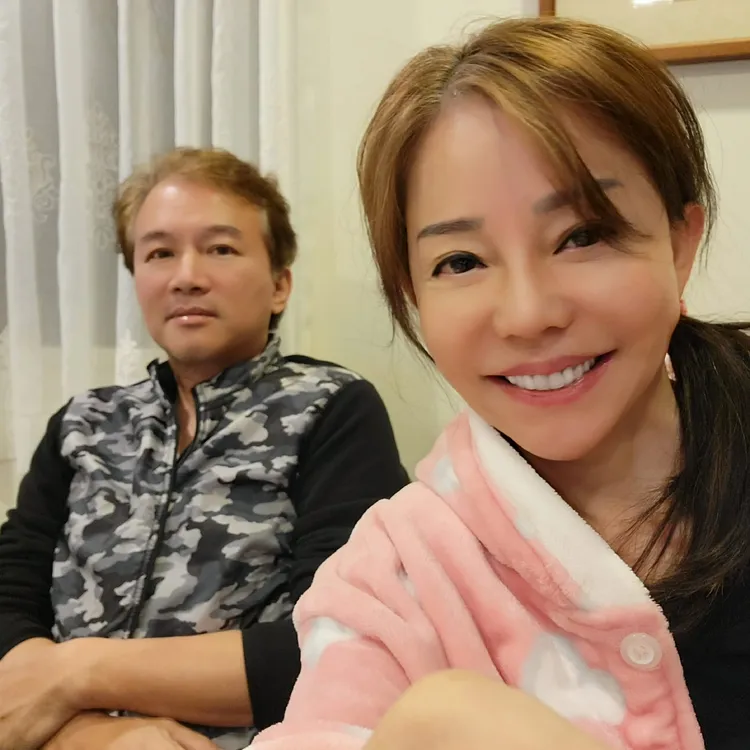 狄鶯和孫鵬感情恩愛。翻攝狄鶯臉書