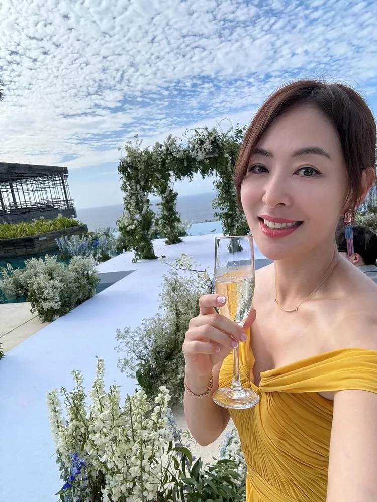 賈永婕很適合芥末黃。