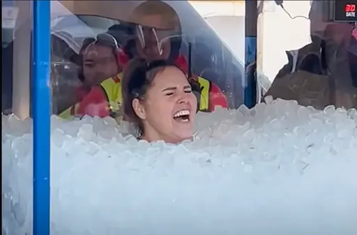 破世界紀錄!裸女浸冰塊3小時:感覺其實不冷