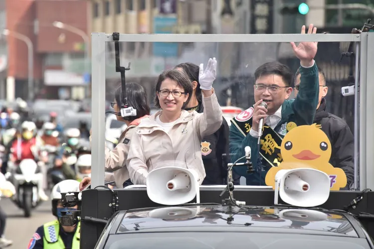 賴瑞隆宣布，將選舉補助款360萬全數捐出幫助弱勢家庭孩童。賴瑞隆服務處提供