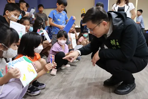 選舉補助款360萬全捐了　高雄這位3連霸立委立志幫助弱勢家庭孩童