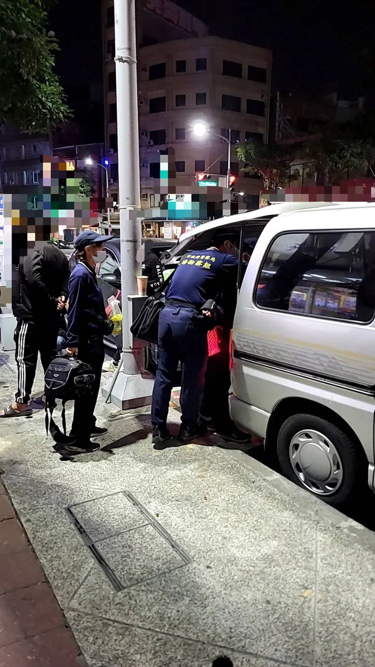 警方派員採證。讀者提供