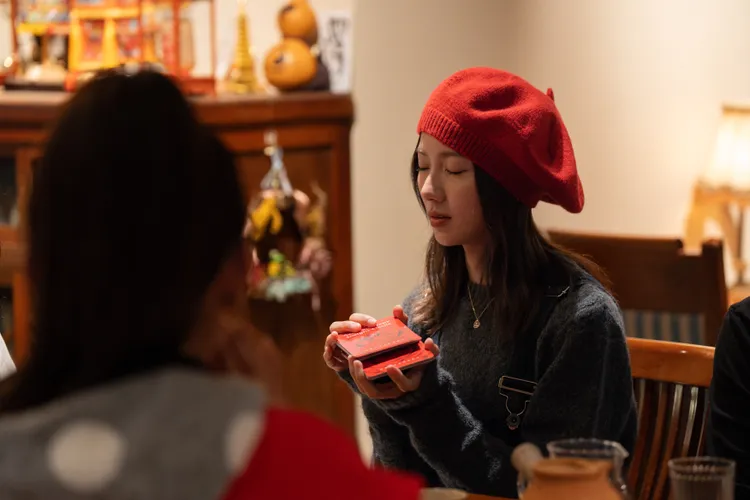 蔡黃汝被老師指出感情上有2個選擇，不知道該怎麼選。東森綜合提供