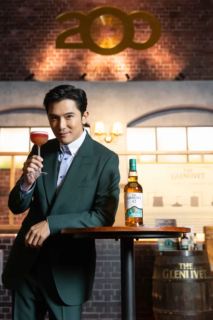 邱澤擔任活動形象大使，現身19世紀黑市酒吧。台灣保樂力加提供