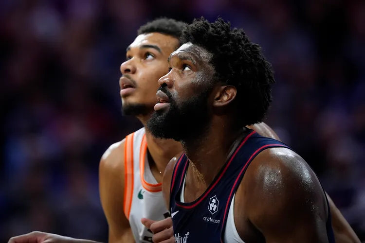 恩比德打爆文班亞馬。  美聯社