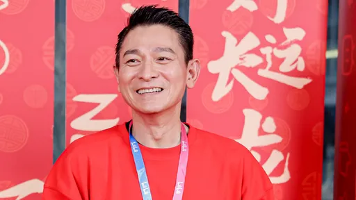 劉德華狂粉不只她追到破產父亡　竟有蹺家少年「躲他床底下」