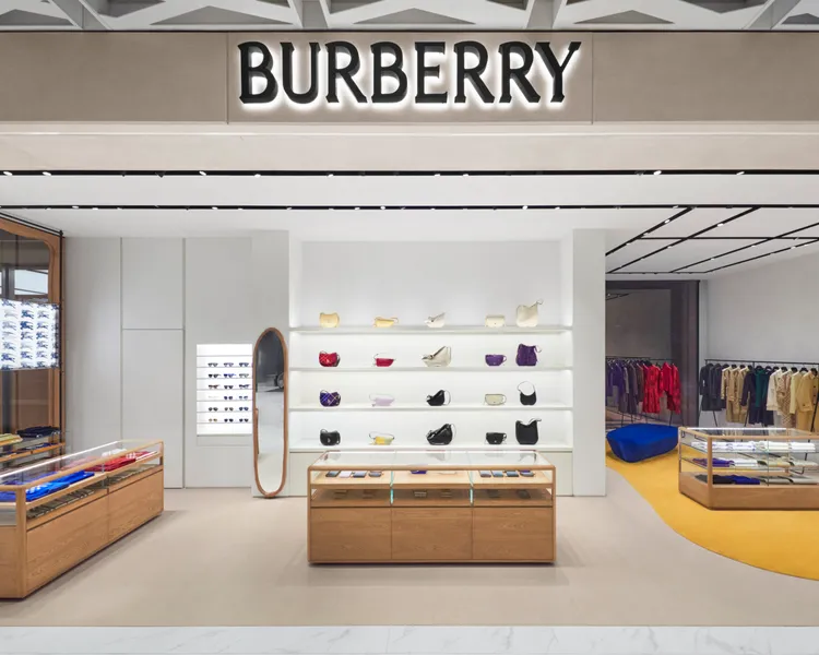 BURBERRY Diamond Towers專門店。品牌提供