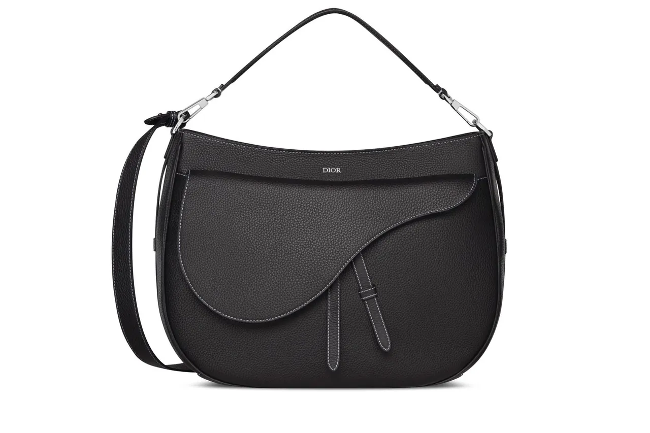 Saddle Soft包款，12万元。品牌提供