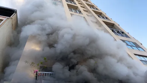 台中鐵板燒餐廳清晨火警 濃煙竄樓上民宅!疑氣爆釀禍