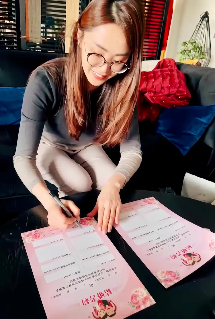 李婉鈺回顧2023年特別經歷，就是簽了三次結婚證書當證婚人。李婉鈺提供