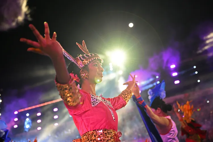 新加坡2024年「妝藝大遊行」23日、24日舉行，今年有超過3500名表演者參與。新華社