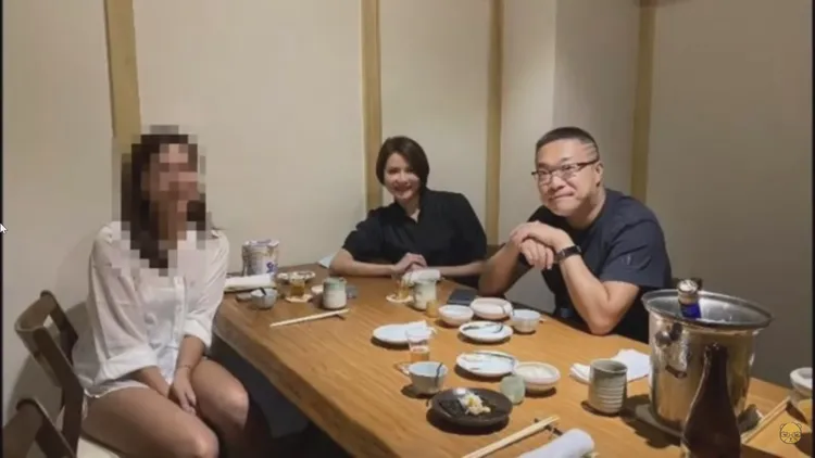 朱學恒被爆出強吻鍾沛君後，曾出示事發當天，與陳菁徽(中)、鍾沛君，(左)餐敘當天合照。翻攝自朱學恒直播