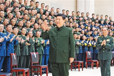 習近平視察天津部隊並與官兵合影。中國共產黨新聞網