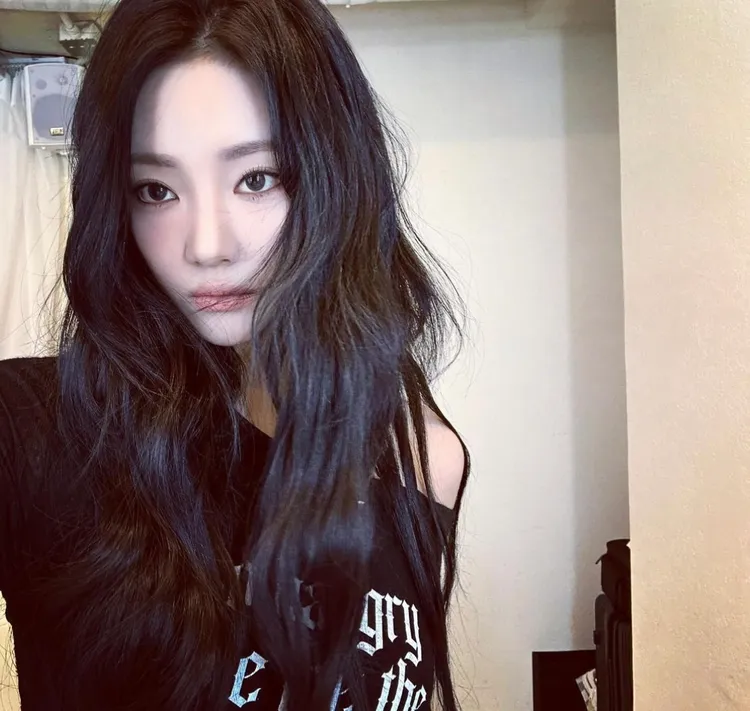 Ningning擁有冷豔外型。翻攝Ningning IG