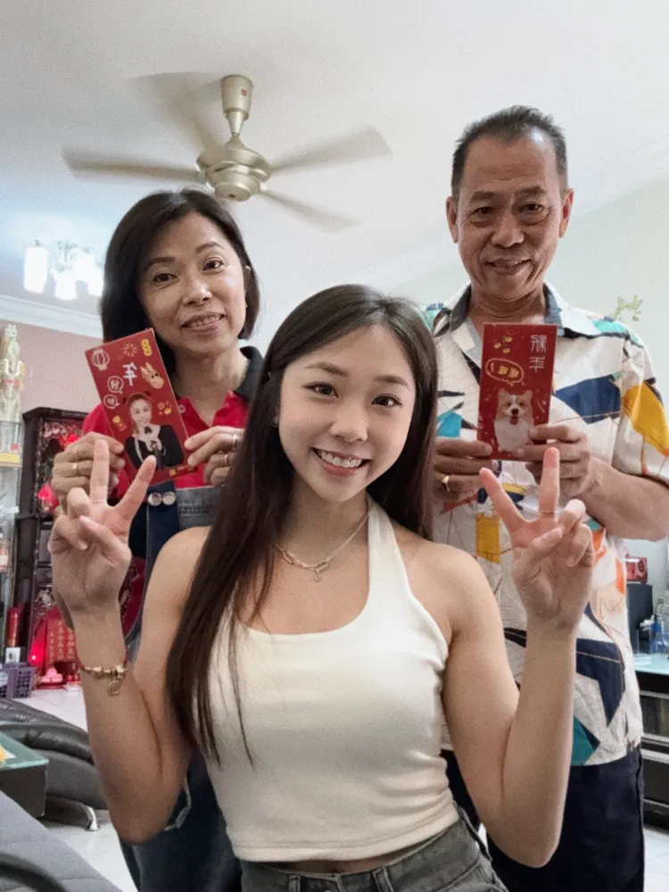 艾薇加碼給爸媽紅包。喜鵲娛樂提供